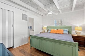 3 bedrooms, desk, iron/ironing board, WiFi