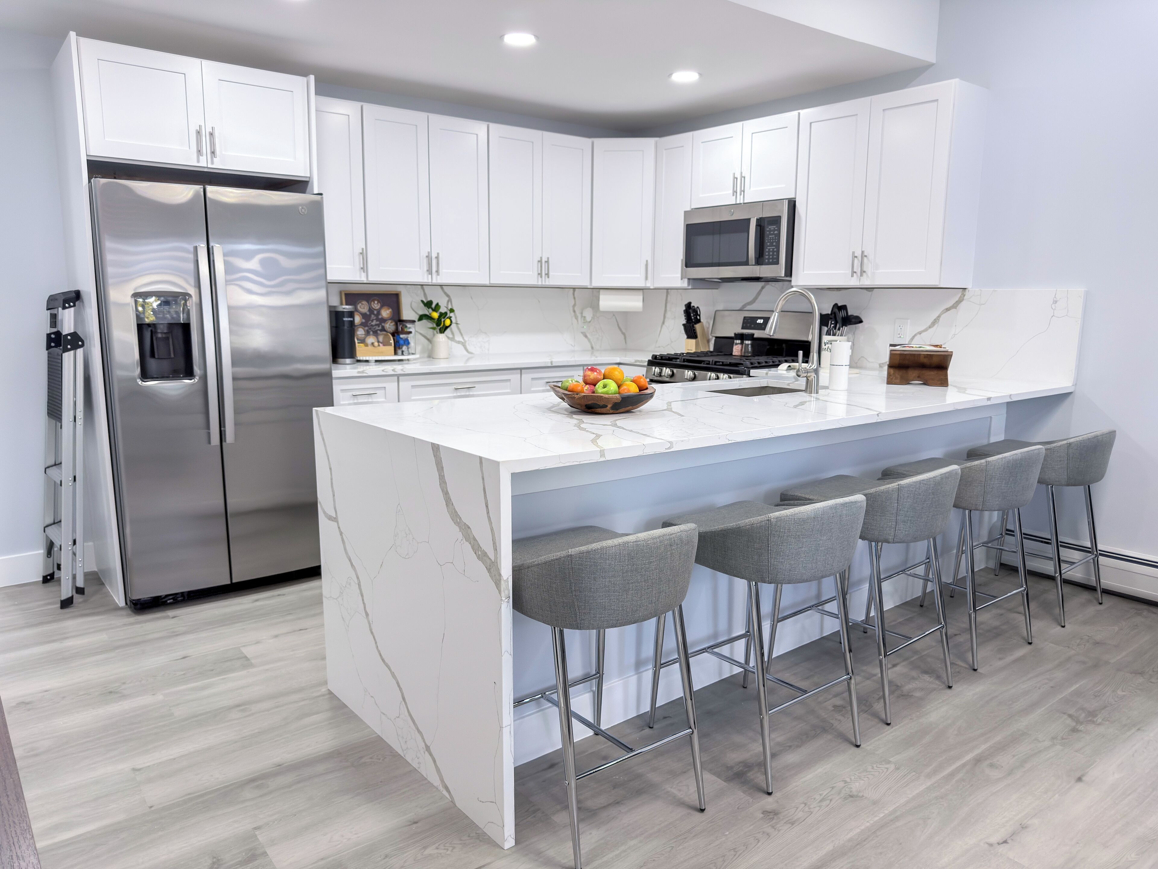 Microondas, horno, parrilla de estufa y lavavajillas 