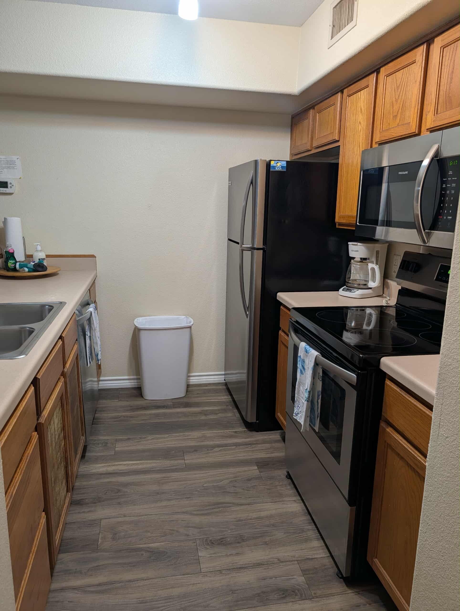 Microondas, horno, parrilla de estufa y lavavajillas 