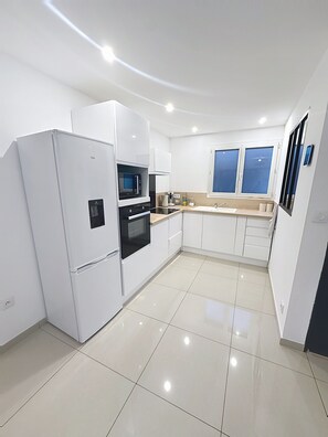 Mikrowelle, Ofen, Herdplatte, Geschirrspüler