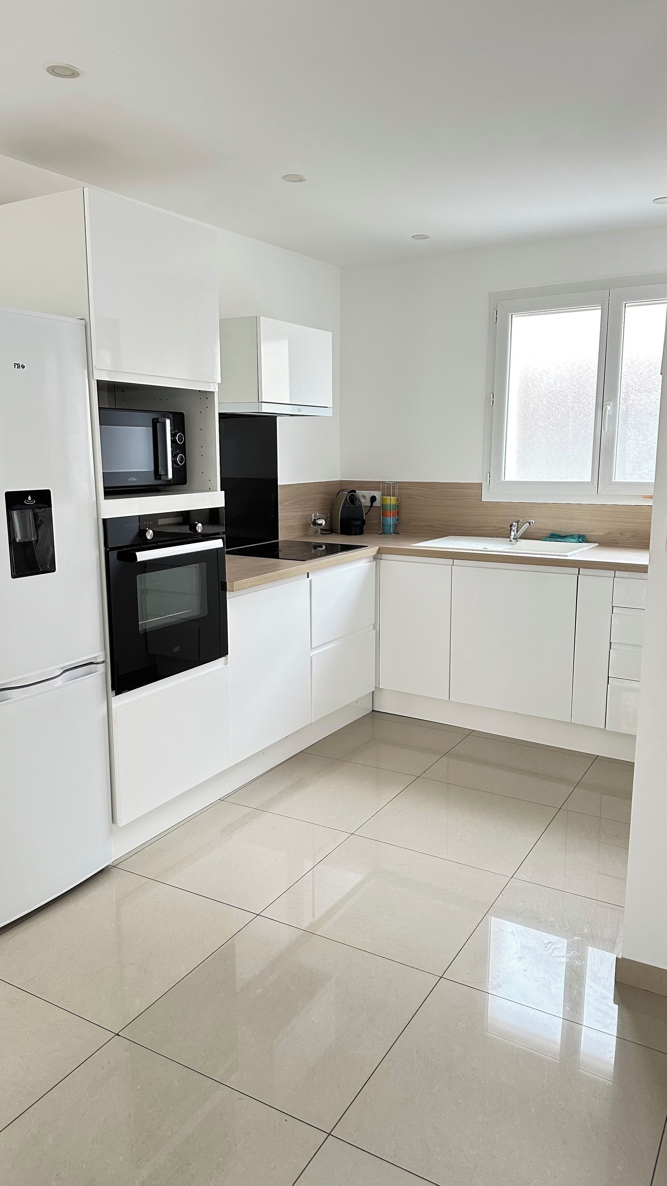 Micro-ondes, four, plaque de cuisson, lave-vaisselle