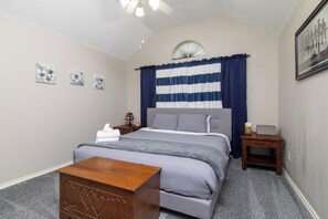 Desk, iron/ironing board, travel cot, free WiFi - Pool, Darts, Pet-Friendly, Office + Sleeps 8 (Fort Worth)