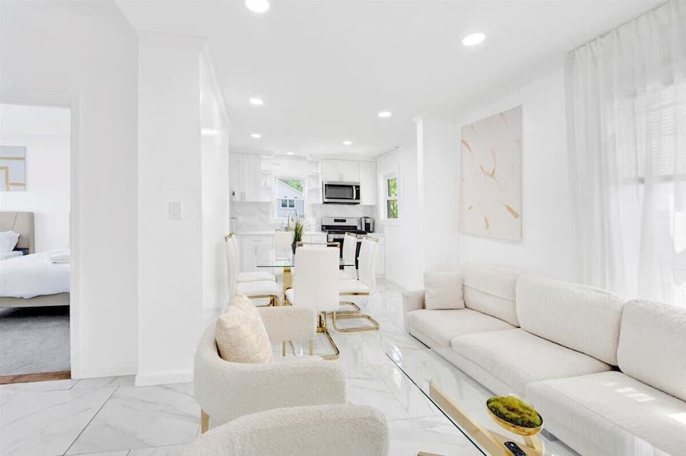 Luxury 5 BR Home Free Parking
