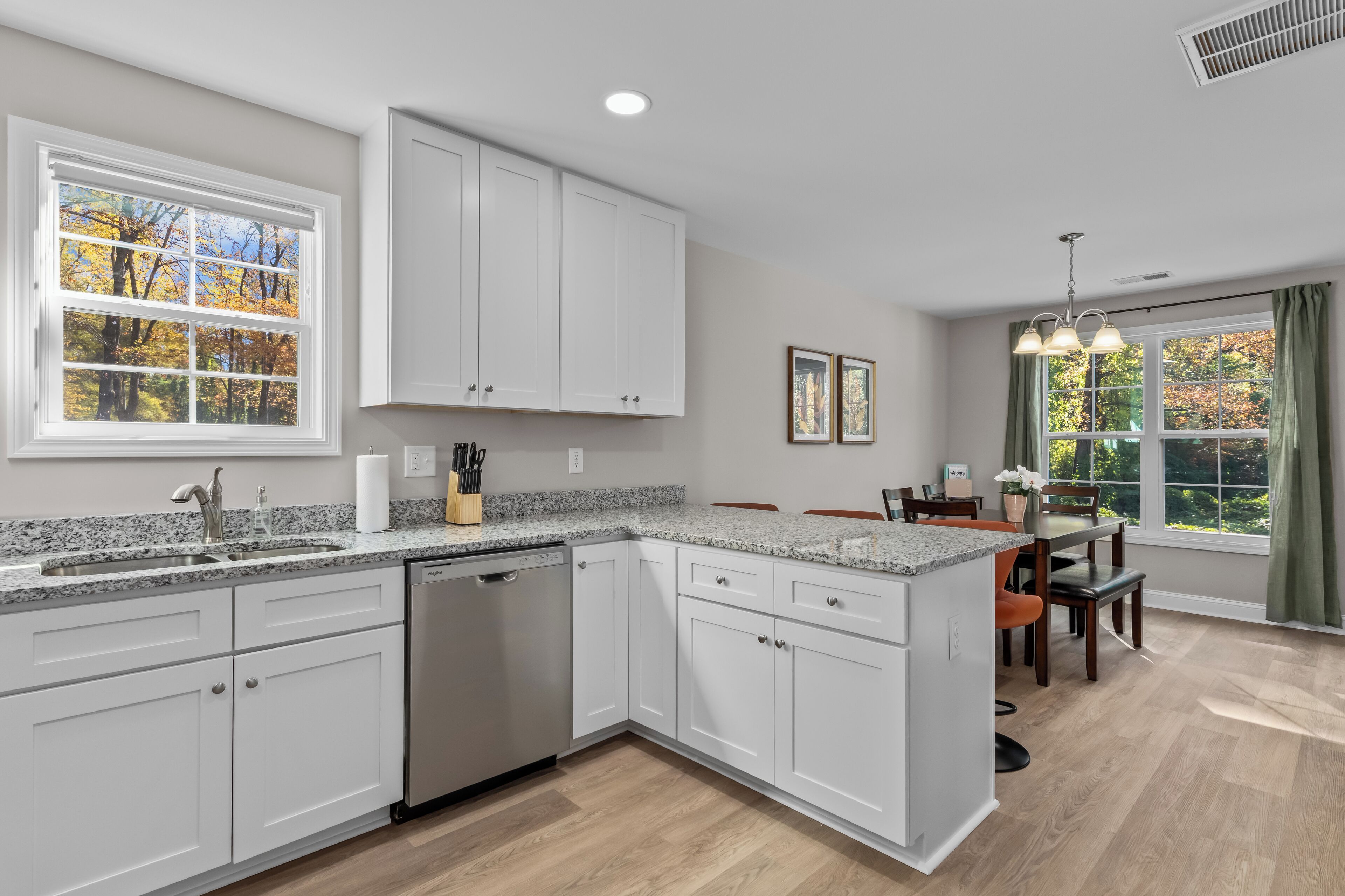 冰箱、微波炉、烤箱、炉灶