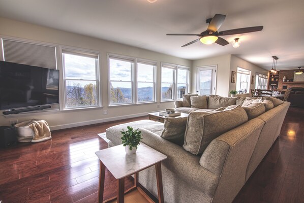 TV, fireplace - New - Sleeps 25, Beautiful Mtn. Views, Sunrises, Game Room (Seven Devils)