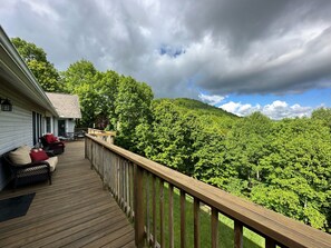 Property grounds - New - Sleeps 25, Beautiful Mtn. Views, Sunrises, Game Room (Seven Devils)