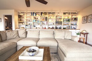 TV, fireplace - New - Sleeps 25, Beautiful Mtn. Views, Sunrises, Game Room (Seven Devils)