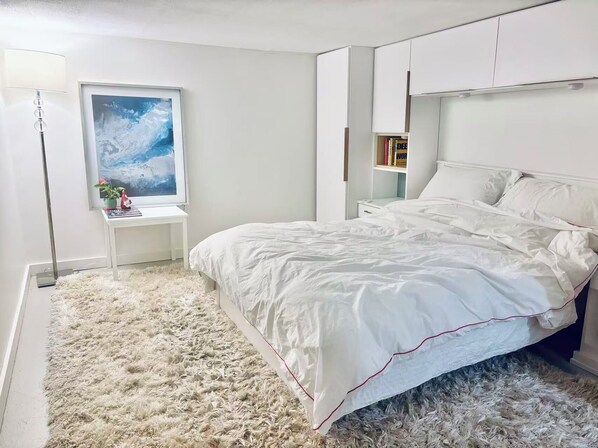 2 bedrooms, WiFi, bed sheets, wheelchair access - Cozy Private 2BR Garden Suite in Central Vancouver (Vancouver)
