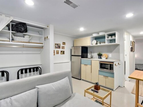 Cozy Private 2BR Garden Suite in Central Vancouver