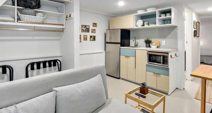 Cozy Private 2BR Garden Suite in Central Vancouver