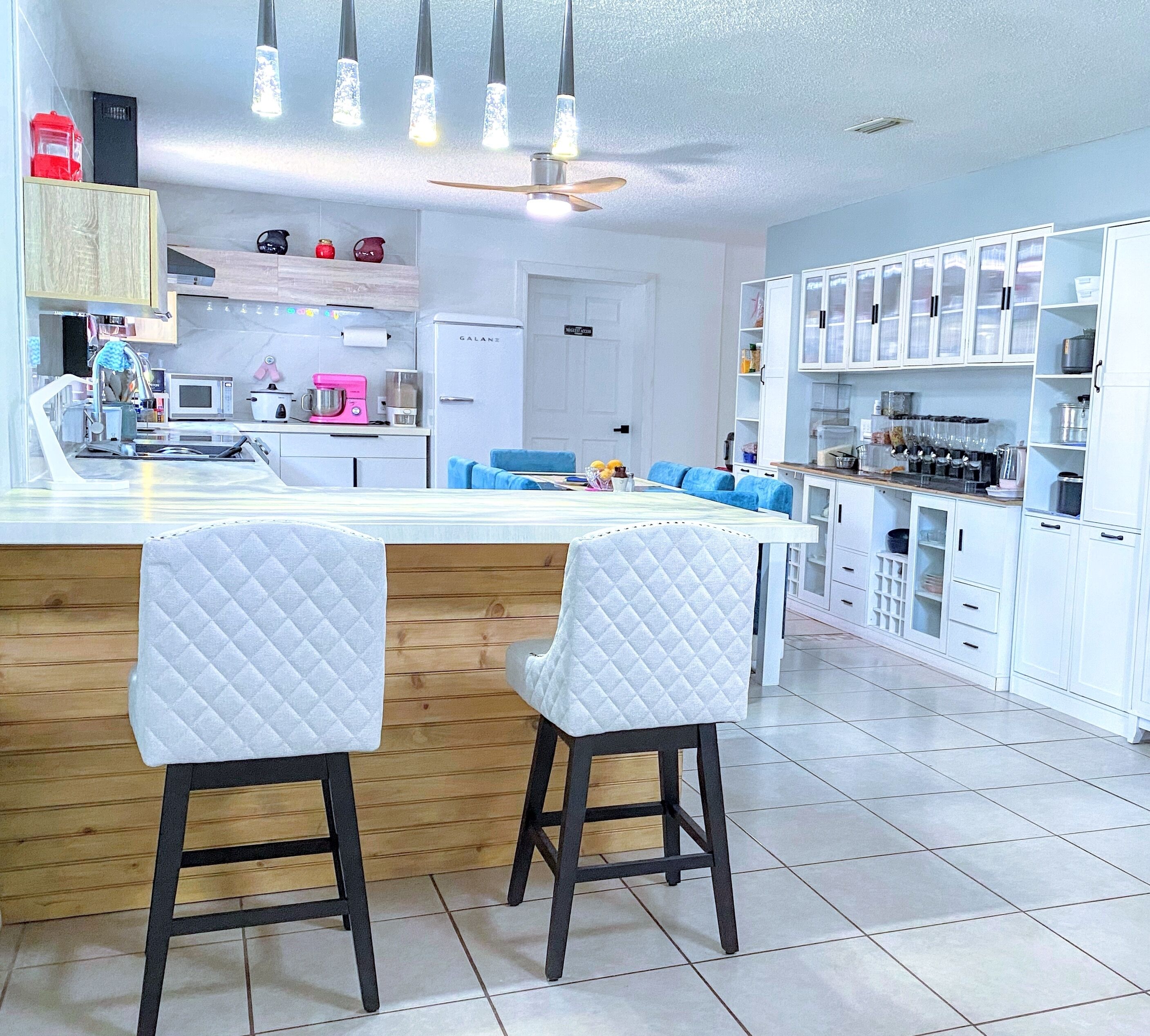 冰箱、微波炉、烤箱、炉灶