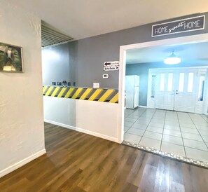 المنشأة من الداخل