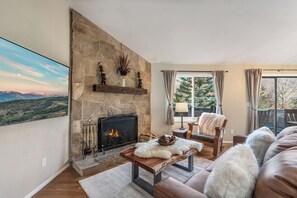 Télévision, cheminée