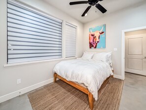 2 bedrooms, iron/ironing board, Internet, bed sheets - The College House Downtown Southside Medical District & Near Historic Fairmount (Fort Worth)