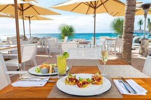 Outdoor dining - Ocean front resort just a few minutes from Cabo San Lucas and San José del Cabo (San José del Cabo)