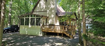 Charming 3-bedroom house in lovely Albrightsville with AC, firepit and fireplace