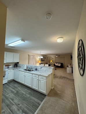 Interior - Tee Time by the Tides - Cozy 3 bedroom, 2 bath condo (Myrtle Beach)
