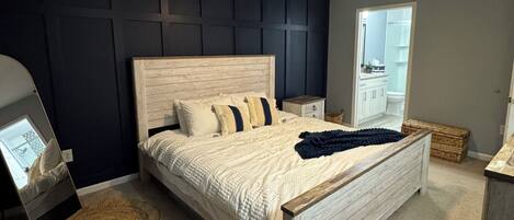 3 habitaciones, tabla de planchar con plancha, wifi y ropa de cama