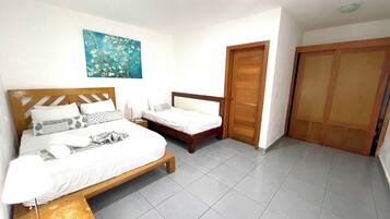 Executive appartement, uitzicht op tuin | Een kluis op de kamer, gratis wifi, beddengoed