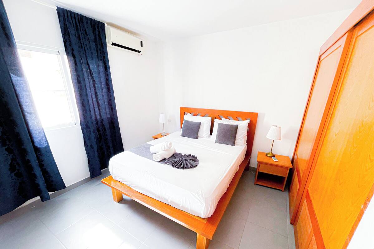 ห้องเพรสซิเดนเชียลสวีท, 1 ห้องนอน, ระเบียง, ติดสวน | เครื่องนอนระดับพรีเมียม, ผ้านวมขนเป็ด, เตียงเมมโมรีโฟม