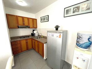 شقة تنفيذية - منظر للحديقة | مطبخ خاص | ثلاجة، موقد طهي مسطح، مستلزمات طهي/أطباق/أوعية