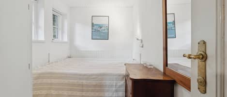 3 bedrooms, iron/ironing board, free WiFi
