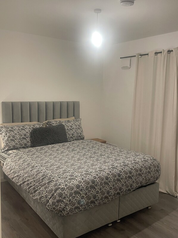 1 bedroom, iron/ironing board, WiFi, bed sheets - Lovely room close to the airport and city centre (Dublin)