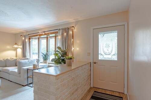 Coalport Getaway with pool & Hot Tub