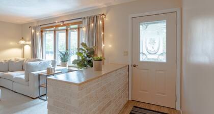 Coalport Getaway with pool & Hot Tub