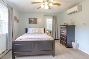 Escritorio, wifi, ropa de cama