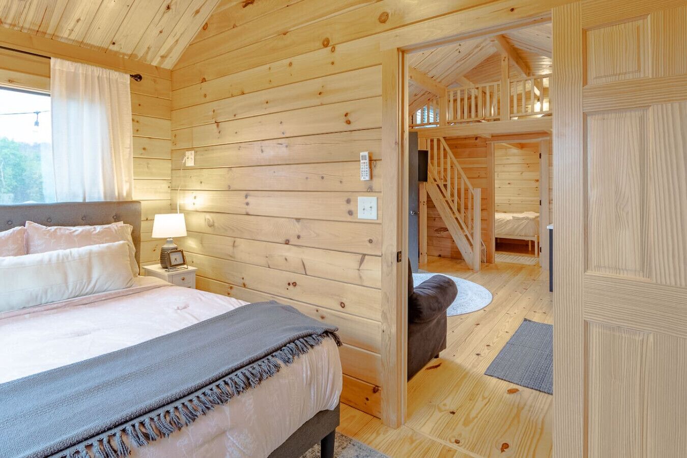 Desk, WiFi, bed sheets