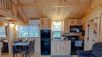 KylskÄp, mikrovÄgsugn, ugn och spishÀll