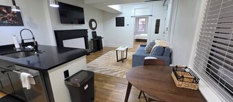 Quiet cheerful condo in the heart of OTR!