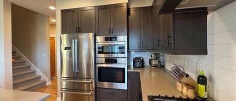 Micro-ondes, four, plaque de cuisson, lave-vaisselle