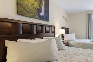 4 habitaciones, tabla de planchar con plancha, wifi y ropa de cama 