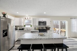 Microondas, horno, parrilla de estufa y lavavajillas 