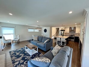 Smart TV, fireplace - Spacious 4-bedroom house with a view of the inlet beach in North Wildwood (North Wildwood)