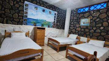 Classic Triple Room | Laptop workspace