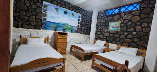 Quarto triplo clássico | Espaço de trabalho para notebook