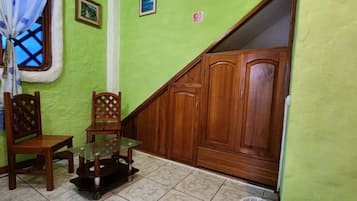 Classic Triple Room | Laptop workspace