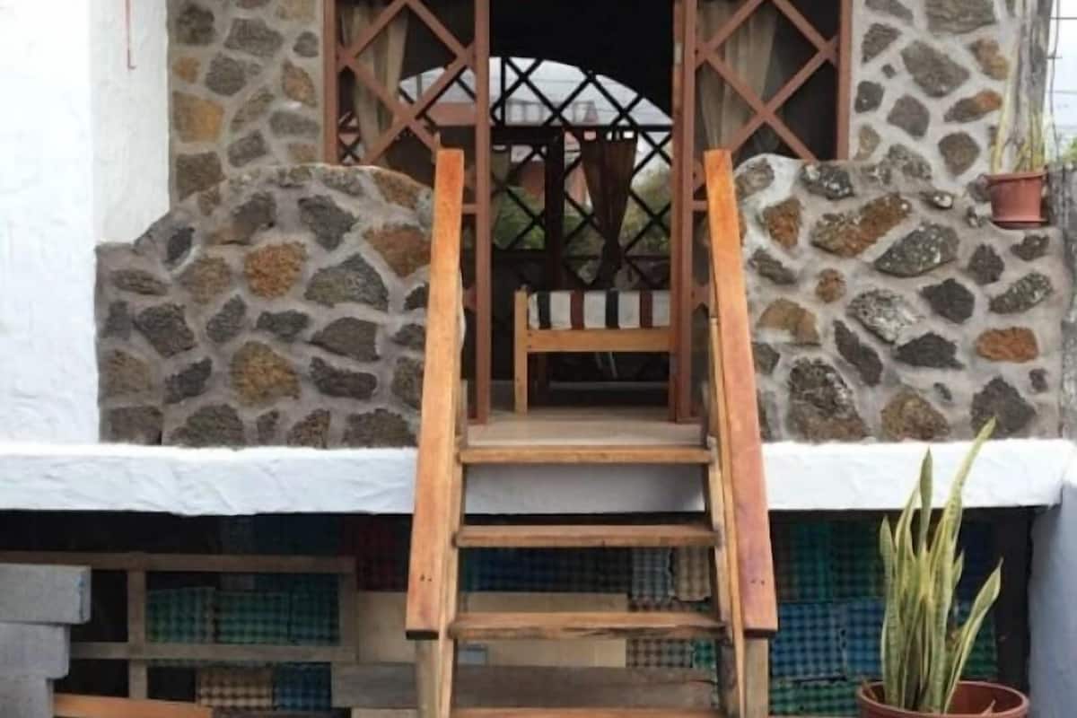 Habitació triple clàssica | Espai de treball apte per a portàtils