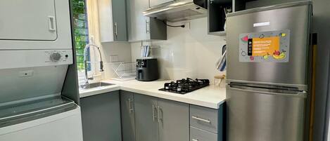 ميكروويف، ماكينة لصنع القهوة/الشاي، محمصة خبز، خلاط