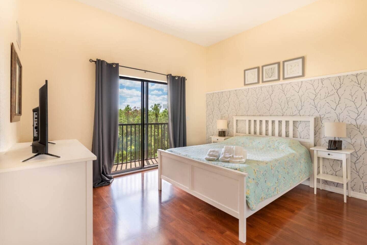 3 slaapkamers, een bureau, een strijkplank/strijkijzer, wifi