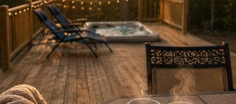 Private Wooded Cabin w/ Hot Tub, Fire Pit. 5 minutes from Texas A&M