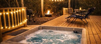 Private Wooded Cabin w/ Hot Tub, Fire Pit. 5 minutes from Texas A&M