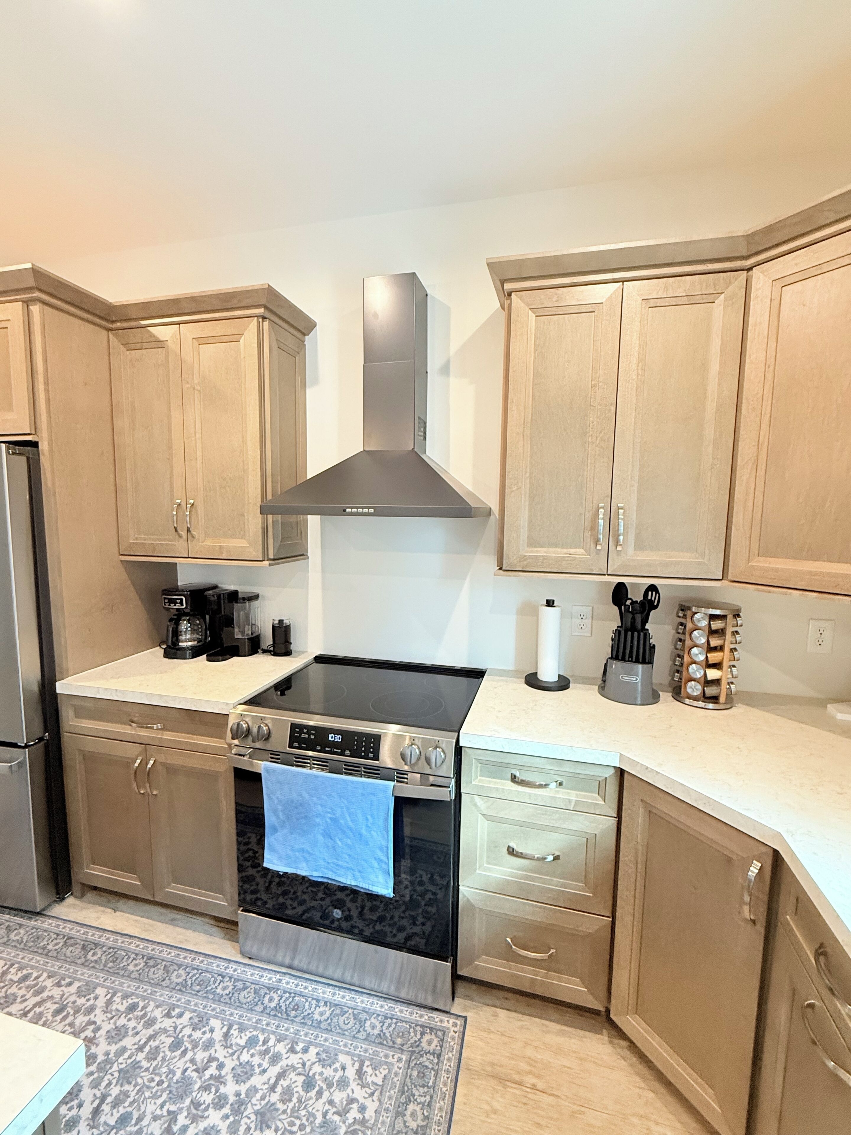 Kjøleskap, mikrobølgeovn, ovn og kokeplater