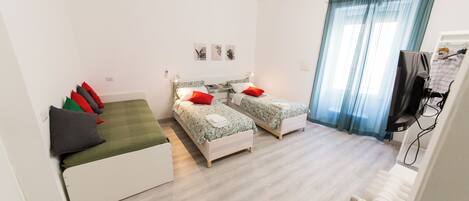 Iron/ironing board, WiFi, bed sheets