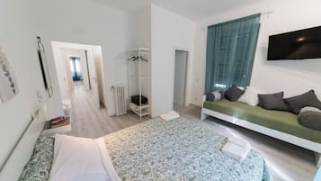 BĂŒgeleisen/BĂŒgelbrett, WLAN, BettwĂ€sche