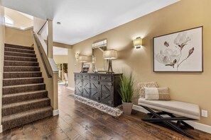 المنشأة من الداخل