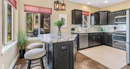 Serene 3-bedroom house with AC in Flagstaff close to NAU, downtown AND Snowbowl